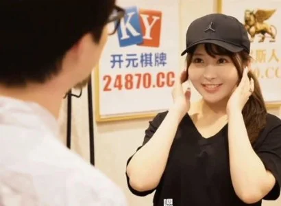Em nhân viên giao hàng dễ tính dễ tính khi tới nơi