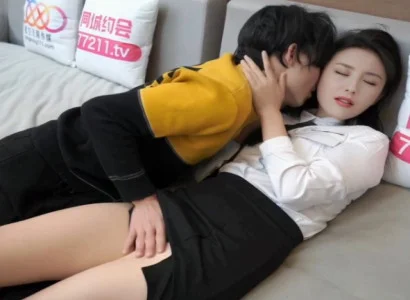 Cô thư ký đẹp bí mật chịch với sếp vì tiền