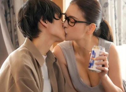 Anh chàng đau khổ vì bị cắm sừng được chị hàng xóm an ủi không ngừng